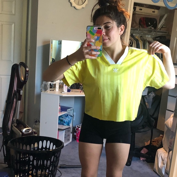 Cropped adidas workout top. - Picture 2 of 3